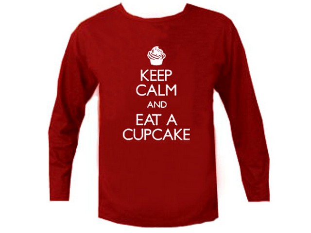 Keep calm and eat a cupcake parody man sleeved t-shirt